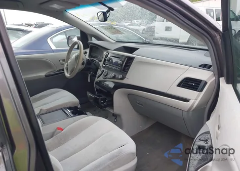 2012 Toyota Sienna Le V6 8 Passenger z USA, uszkodzony, nr VIN 5TDKK3DC6CS250837